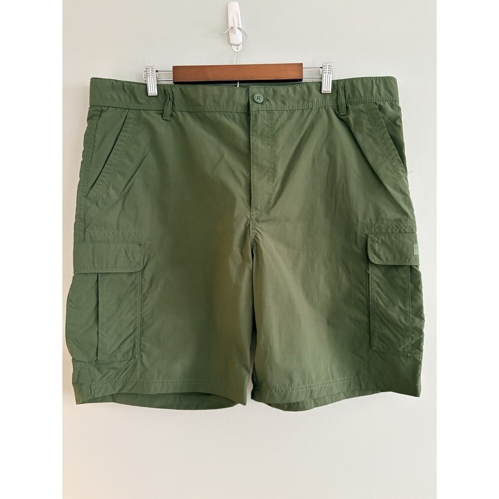 IZOD Saltwater Stretch Cargo Shorts Army Green Mens 42 X 9.5 Casual